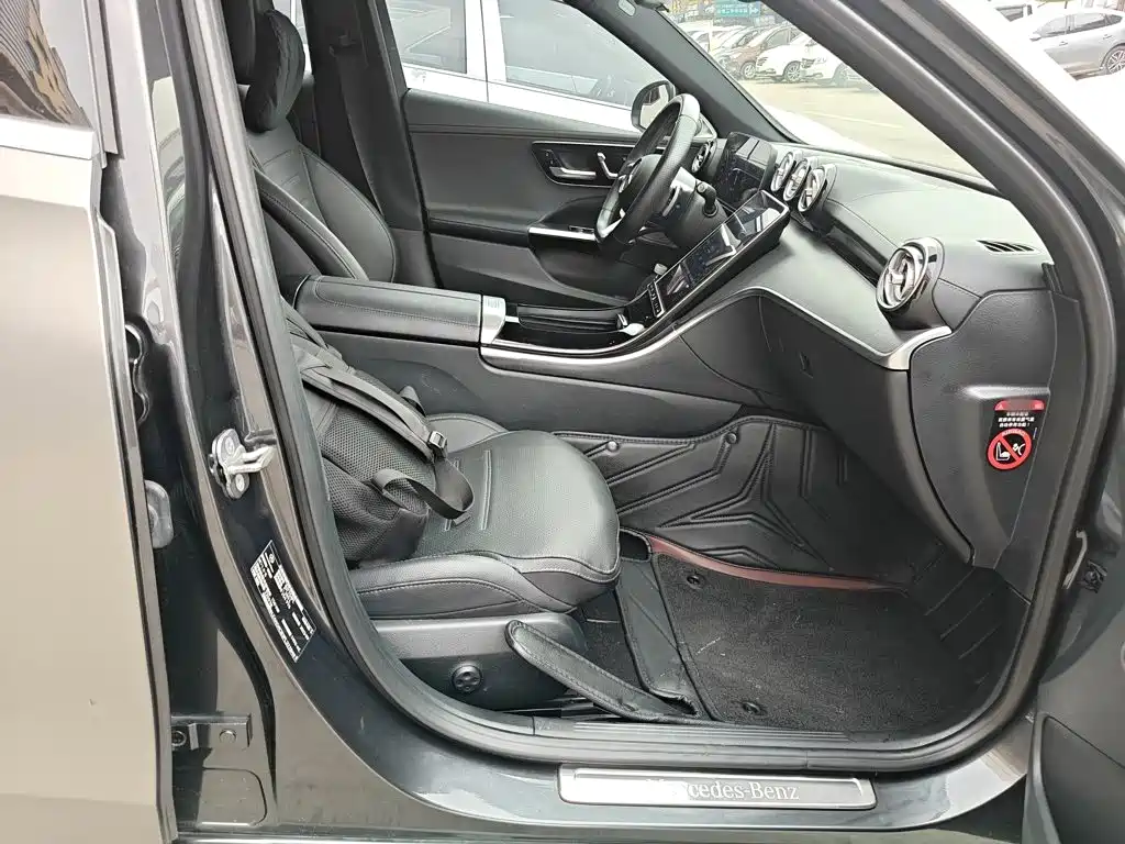 Mercedes-Benz C-Class 2023 — фото 20