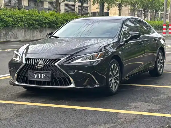 Lexus ES 2022