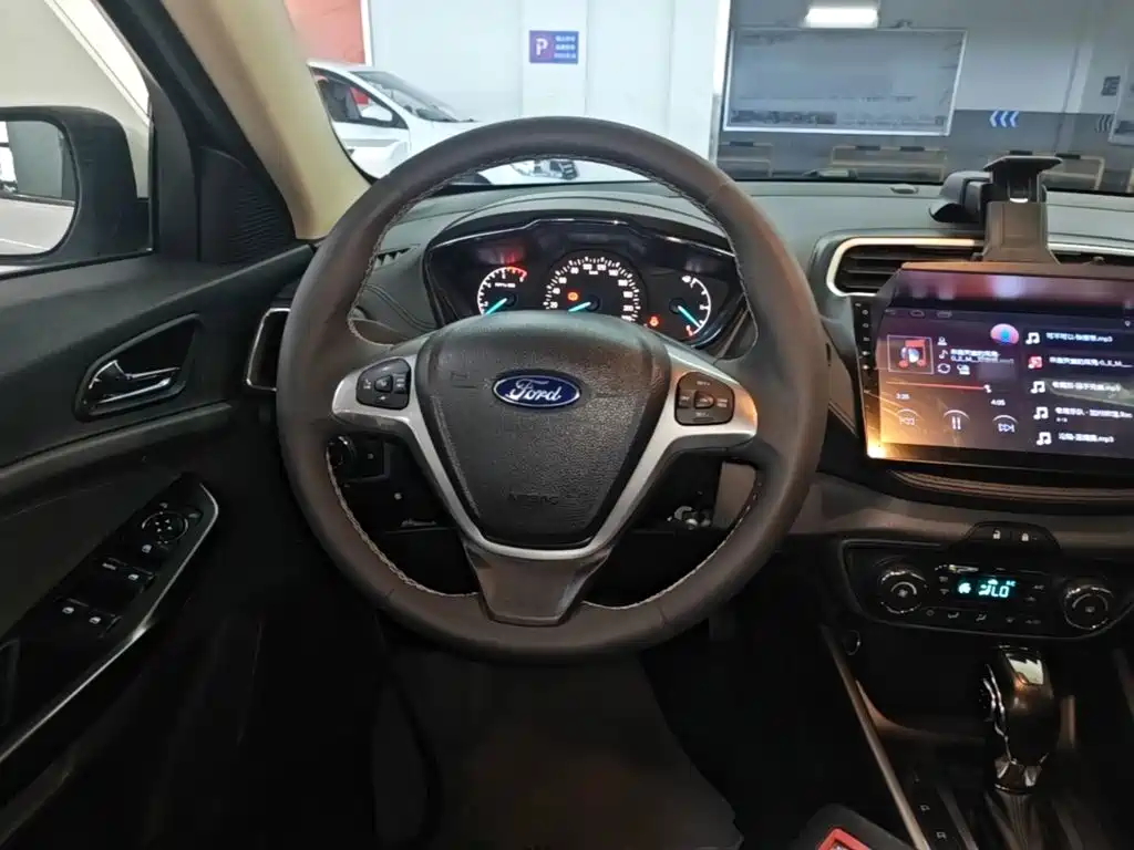 Ford Escort 2016 — фото 11