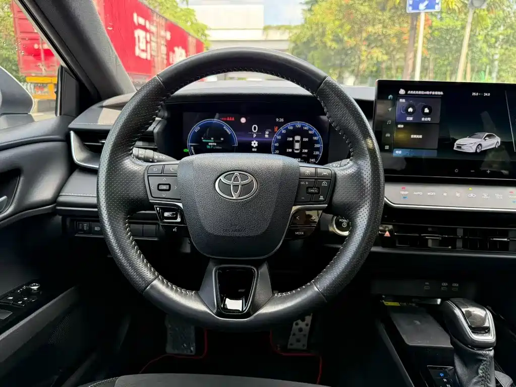Toyota Camry 2024 — фото 9