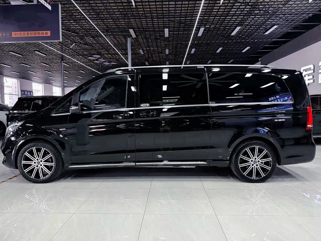 Mercedes-Benz V-Class 2024 — фото 14