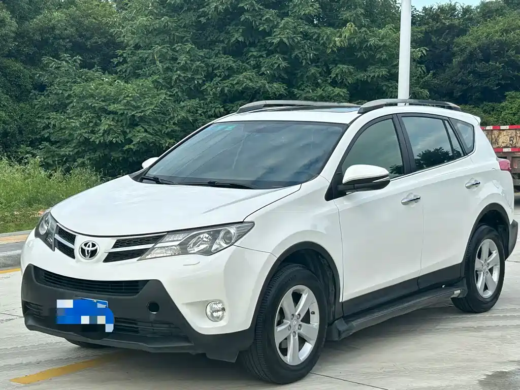 Toyota RAV4 2014 — фото 1