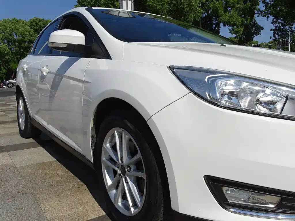 Ford Focus 2015 — фото 14