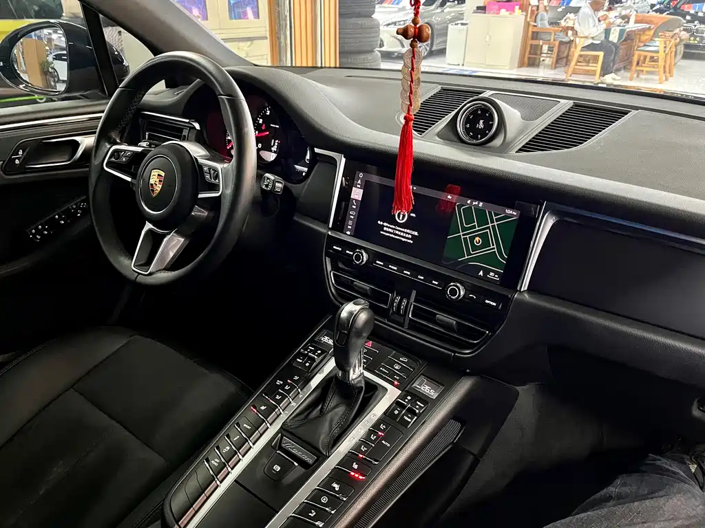 Porsche Macan 2021 — фото 16