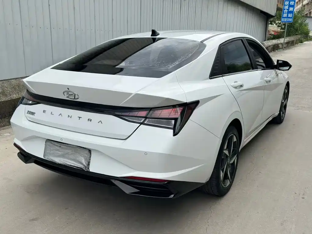 Hyundai Elantra 2022 — фото 9