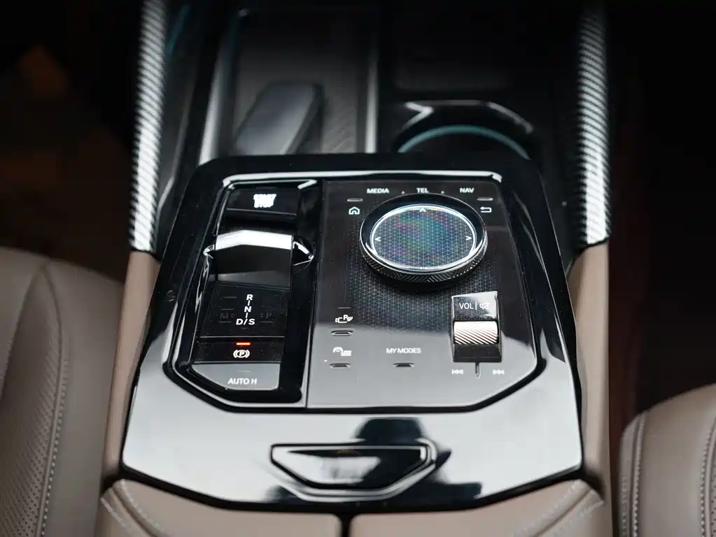 BMW 5 Series 2024 — фото 15