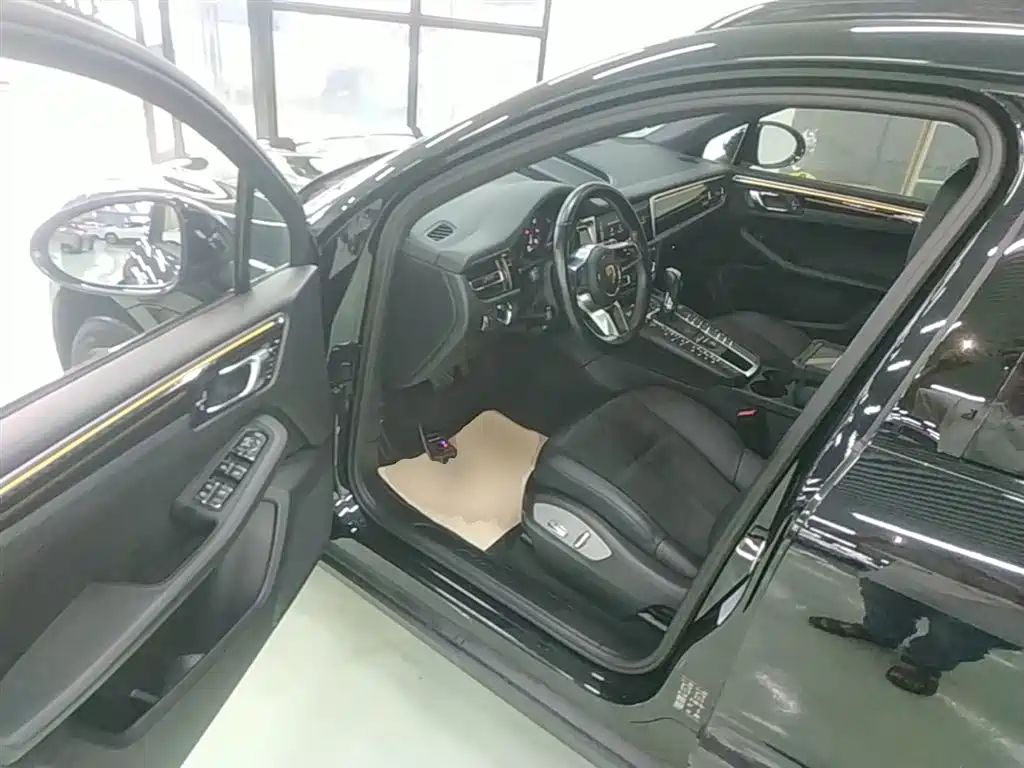 Porsche Macan 2019 — фото 16