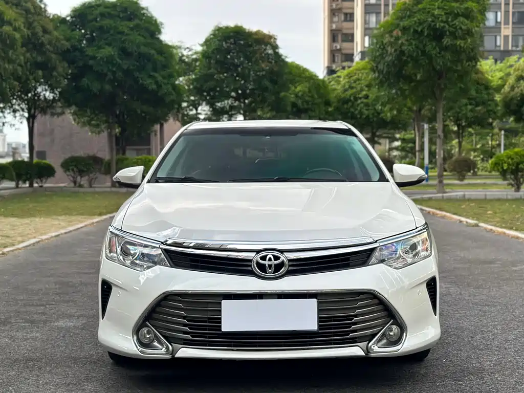 Toyota Camry 2015 — фото 2