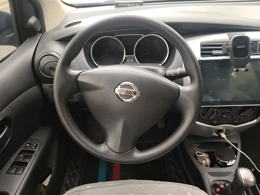 Nissan Livina 2018 — фото 15