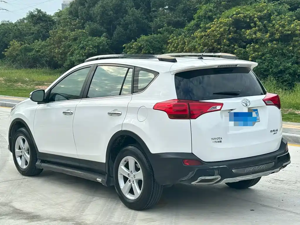 Toyota RAV4 2014 — фото 7