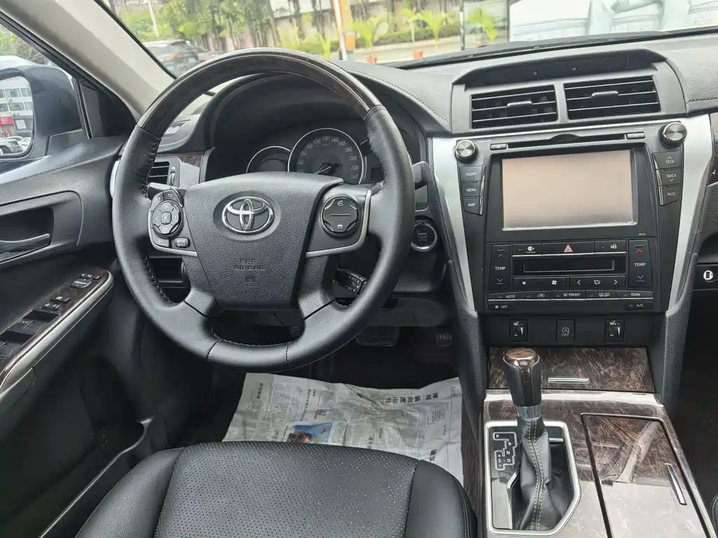 Toyota Camry 2016 — фото 13