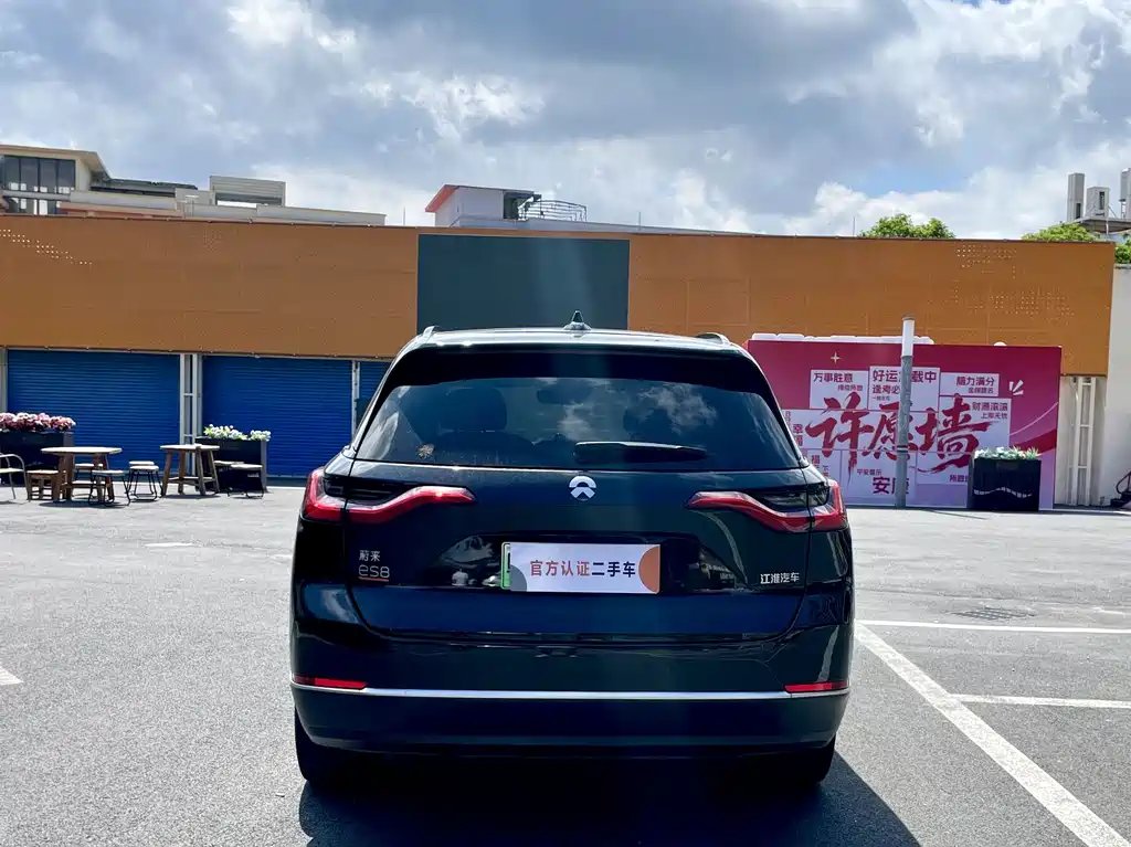 NIO ES8 2021