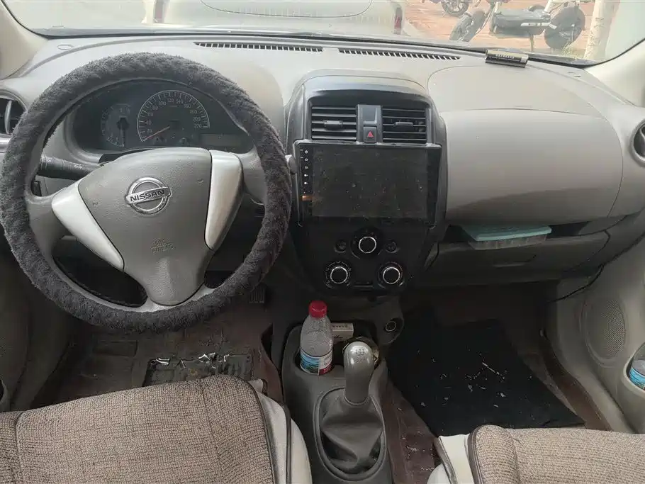 Nissan Sunny 2015 — фото 12