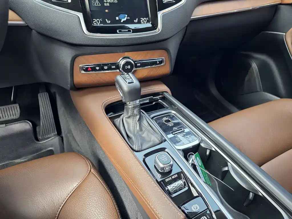 Volvo XC90 2019 — фото 11