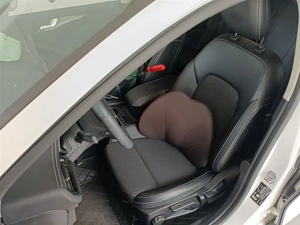 Ford Focus 2022 — фото 15
