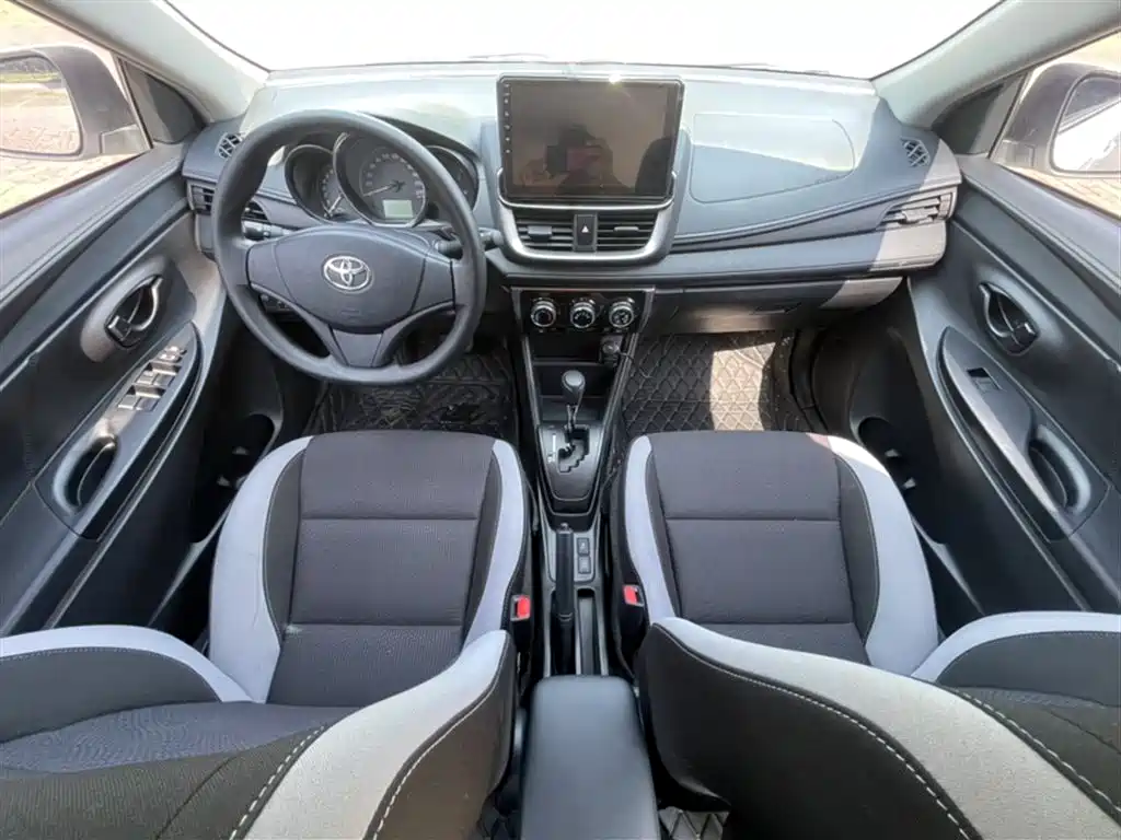 Toyota Yaris L 2020 — фото 14