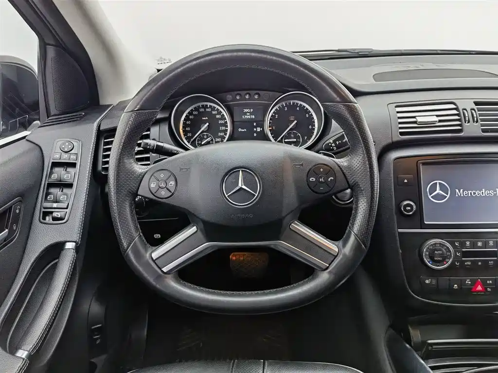 Mercedes-Benz R-Class 2017 — фото 11
