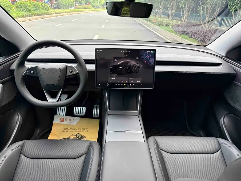 Tesla Model Y 2025 — фото 13