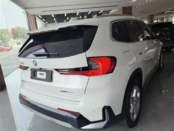 BMW iX1 2023