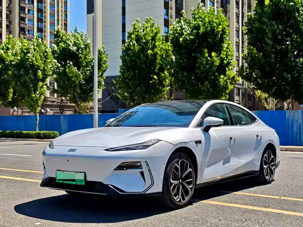 Geely Galaxy E8 2025