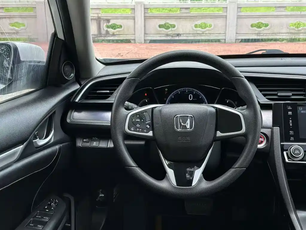 Honda Civic 2018 — фото 10
