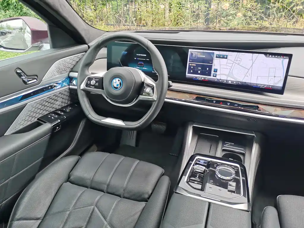 BMW i7 2024 — фото 22