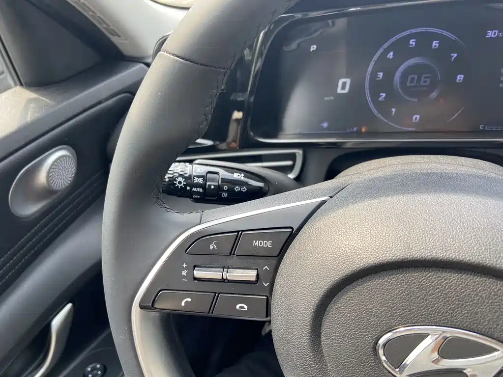 Hyundai Elantra 2022 — фото 12
