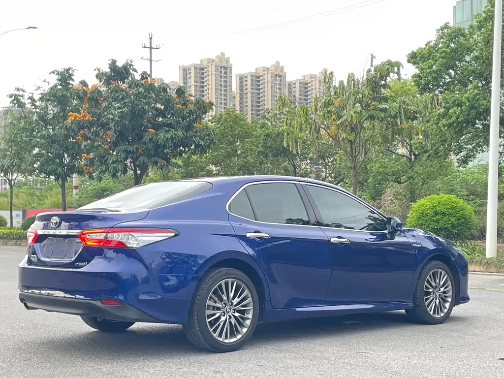 Toyota Camry 2018 — фото 5