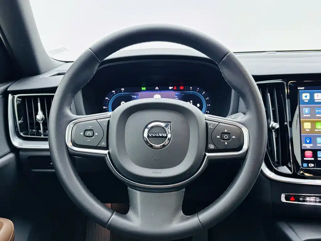 Volvo S60 2022 — фото 14