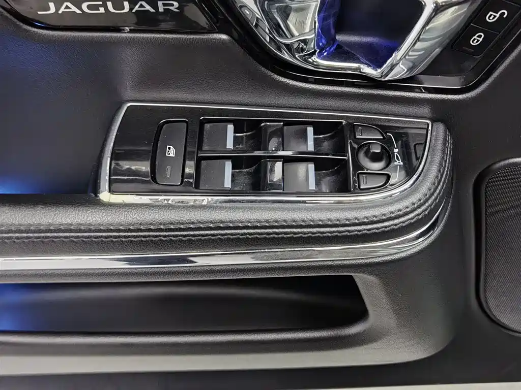 Jaguar XJ 2014 — фото 9