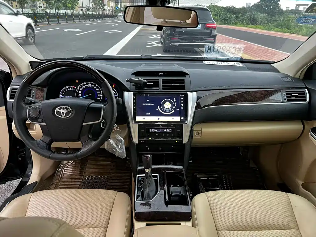 Toyota Camry 2017 — фото 4
