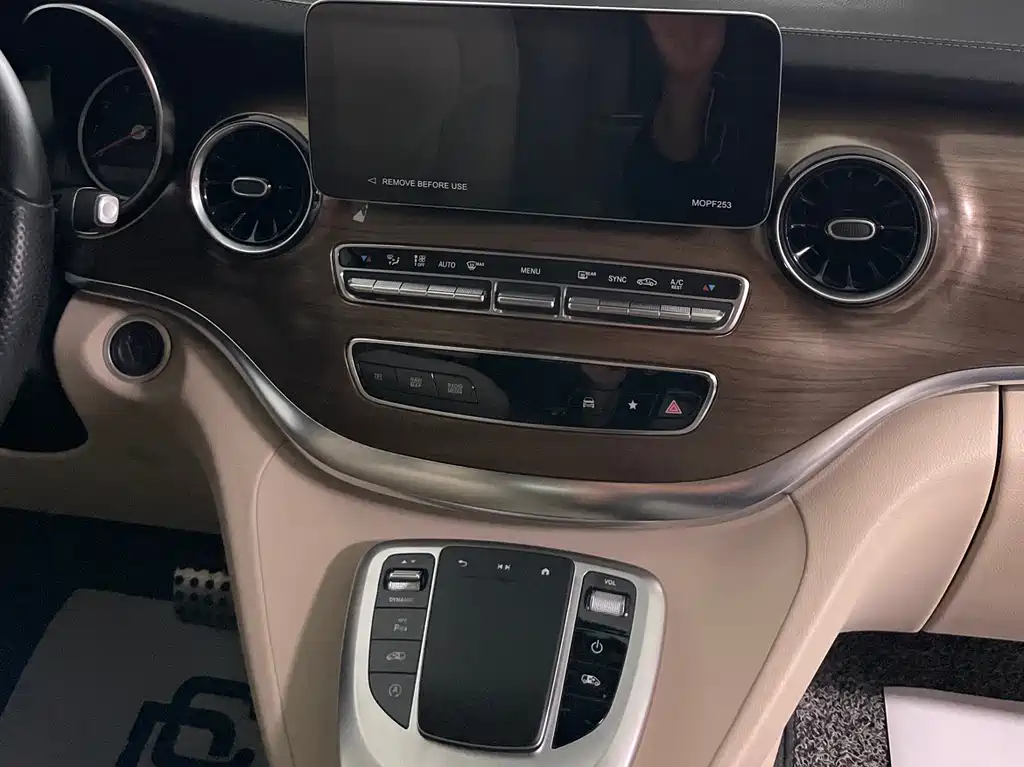 Mercedes-Benz V-Class 2023 — фото 13