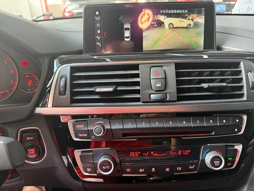 BMW 3 Series 2018 — фото 9