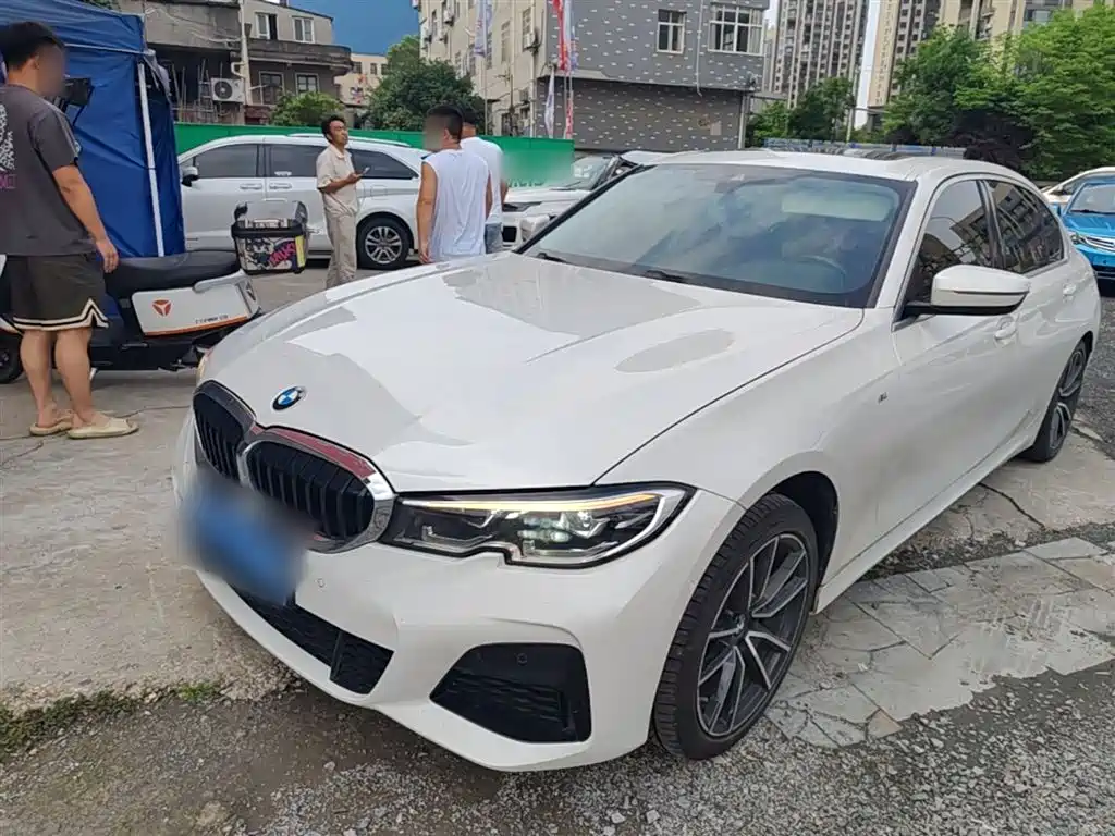 BMW 3 Series 2022 — фото 1