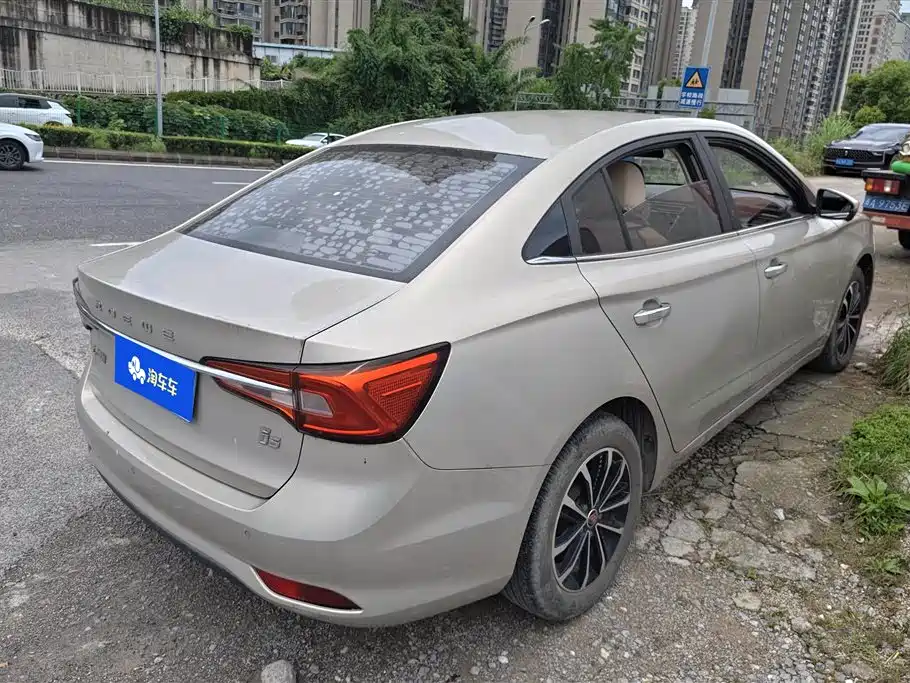 Roewe i5 2019