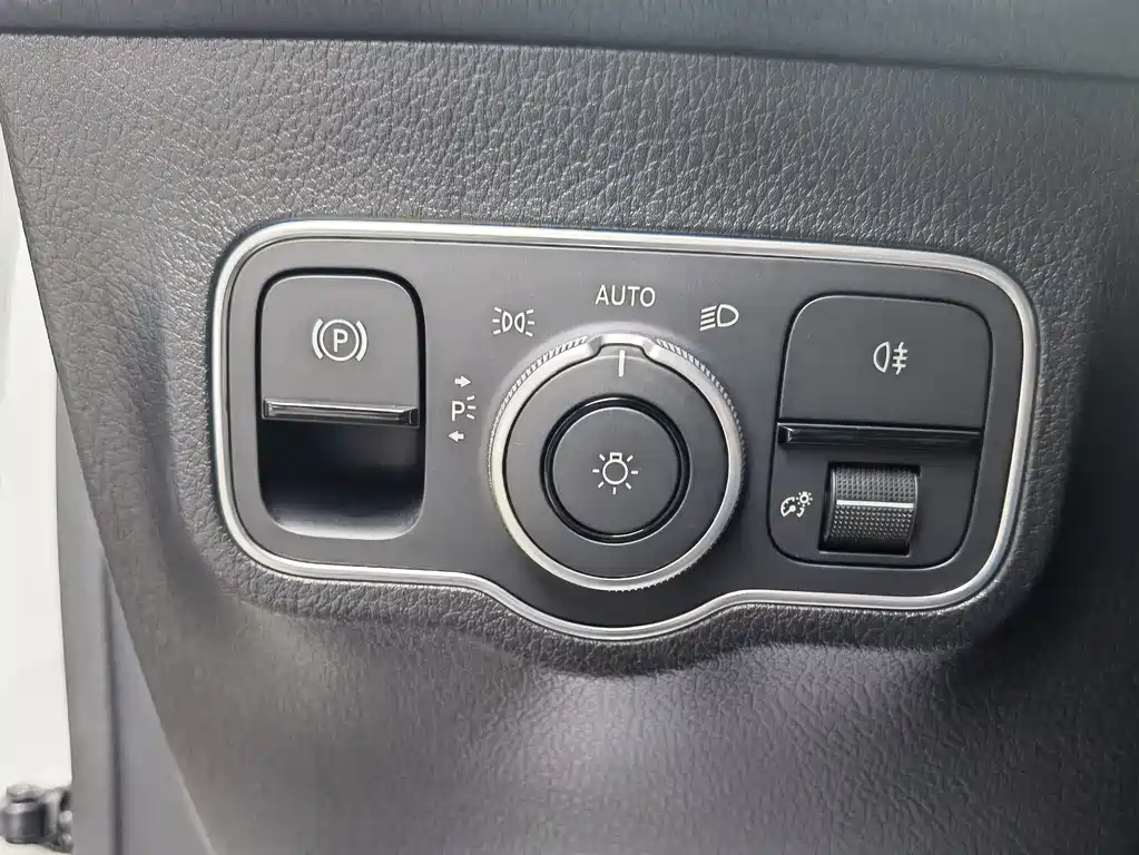 Mercedes-Benz GLB 2025 — фото 13