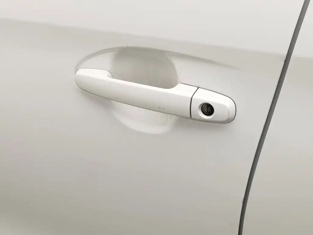 Toyota Yaris L 2017 — фото 18