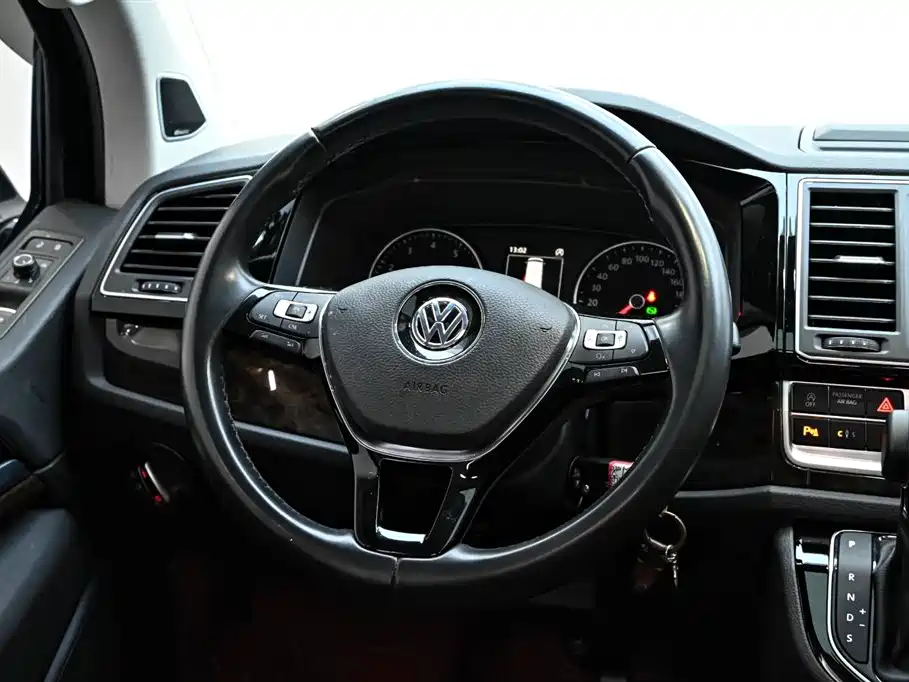 Volkswagen Multivan 2020 — фото 14