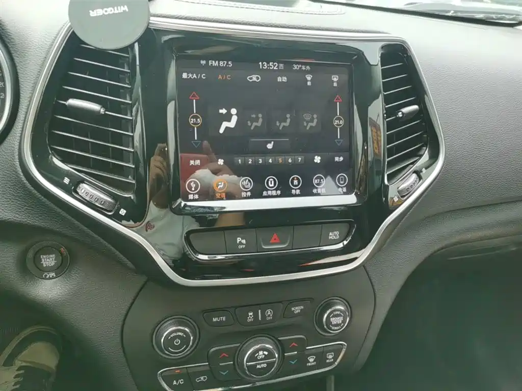 Jeep Cherokee 2019 — фото 13