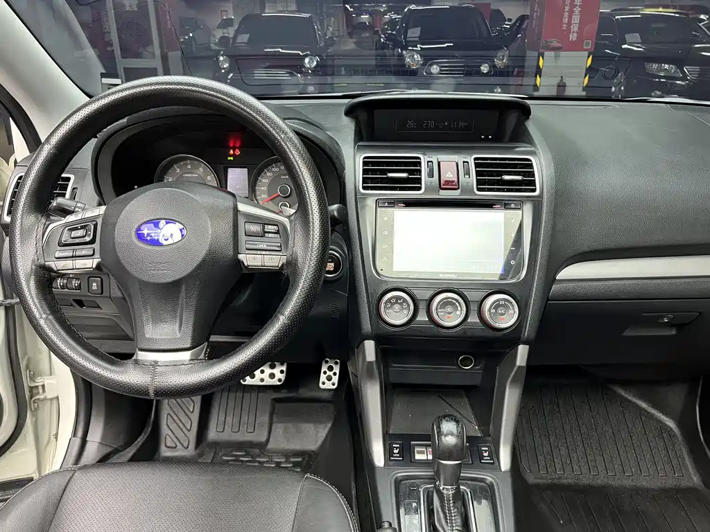 Subaru Forester 2015 — фото 16