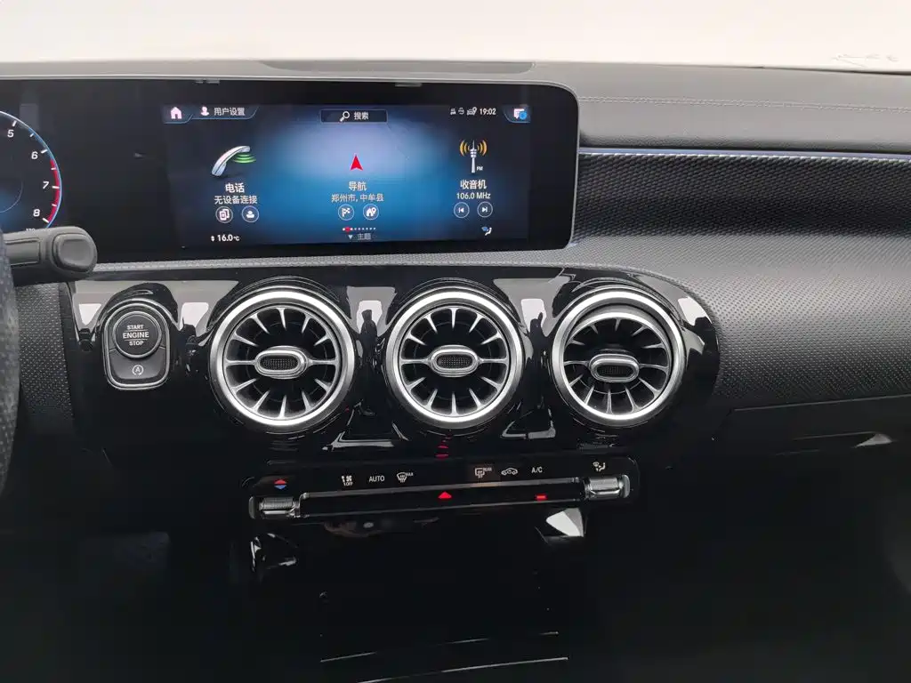 Mercedes-Benz A-Class 2020 — фото 12