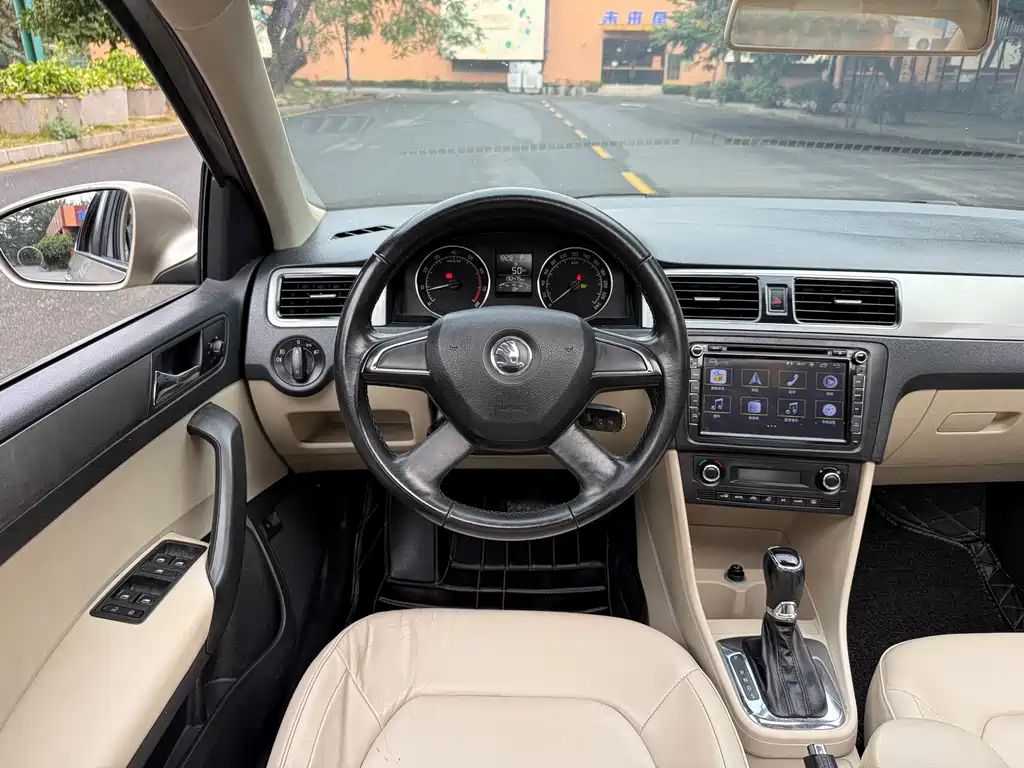 Skoda Rapid 2014 — фото 15