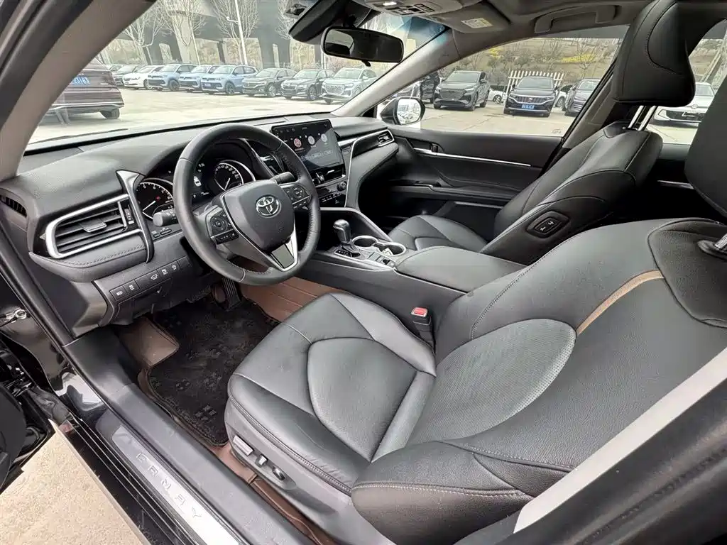 Toyota Camry 2022 — фото 12