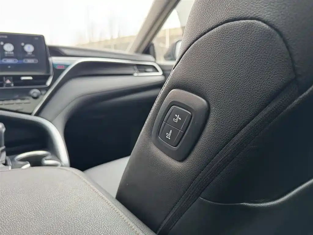 Toyota Camry 2022 — фото 16