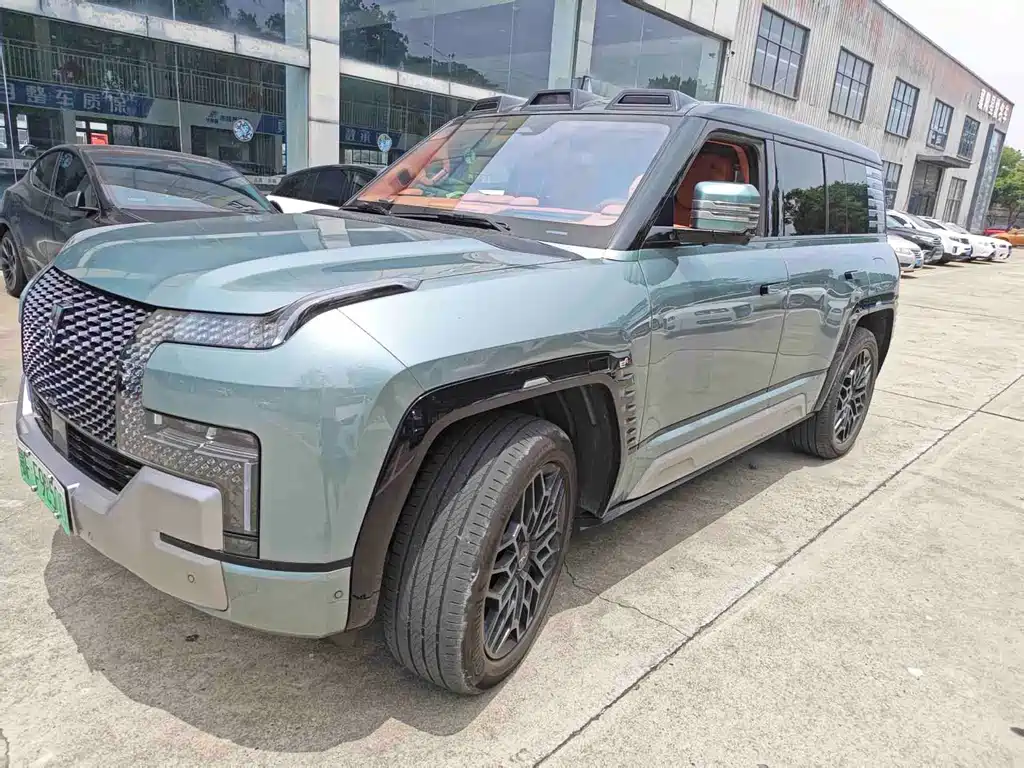 Yangwang U8 2024