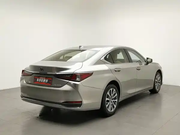Lexus ES 2023