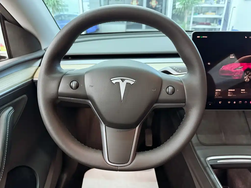 Tesla Model Y 2023 — фото 12