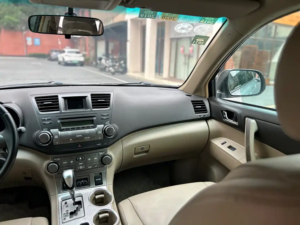 Toyota Highlander 2010 — фото 22
