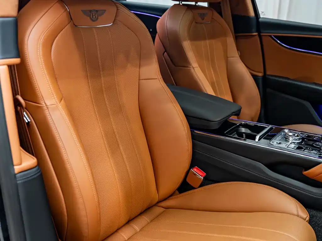 Bentley Flying Spur 2023 — фото 11