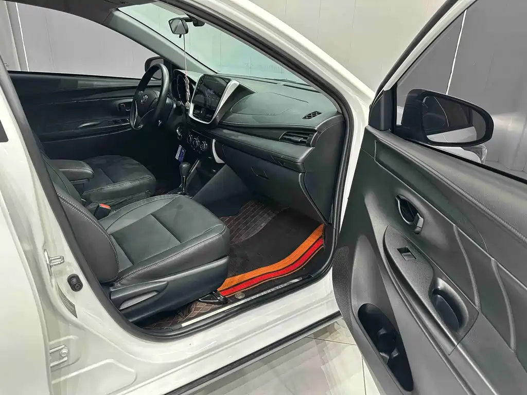 Toyota Yaris L 2023 — фото 17